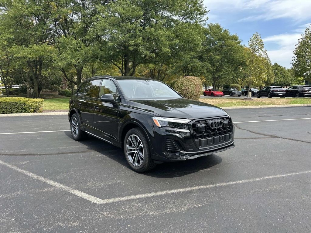 New 2025 Audi Q7 45 Premium SUV