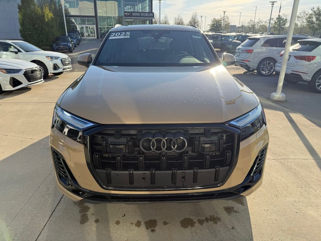 2025 Audi Q7 55 Premium Plus photo 2
