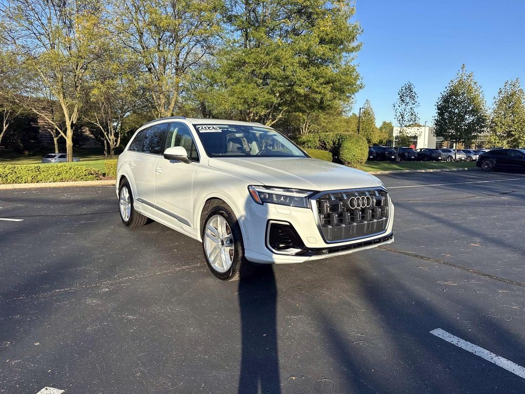 2025 Audi Q7 Premium Plus's photo