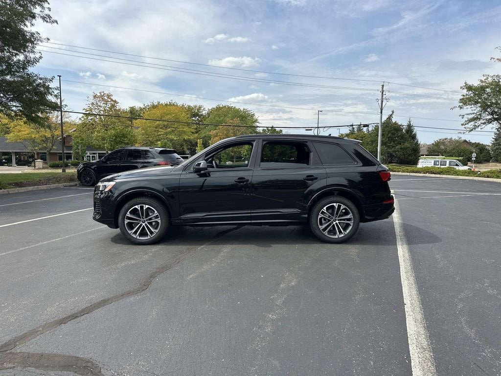 New 2025 Audi Q7 45 Premium SUV