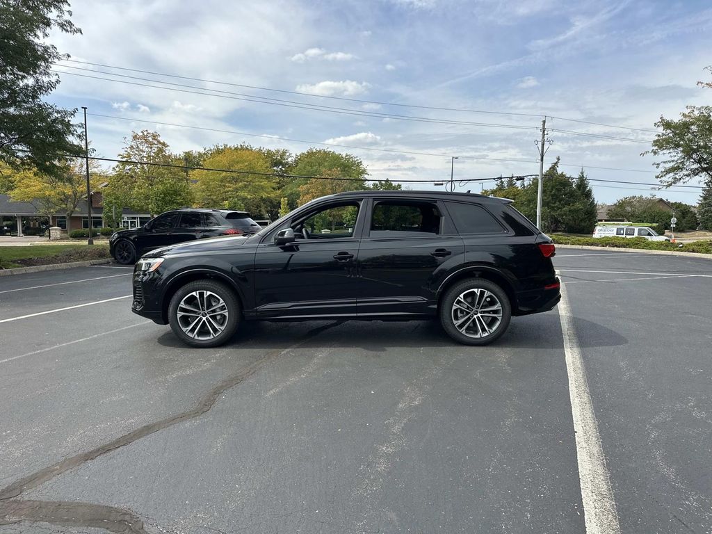 2025 Audi Q7 45 Premium photo 4