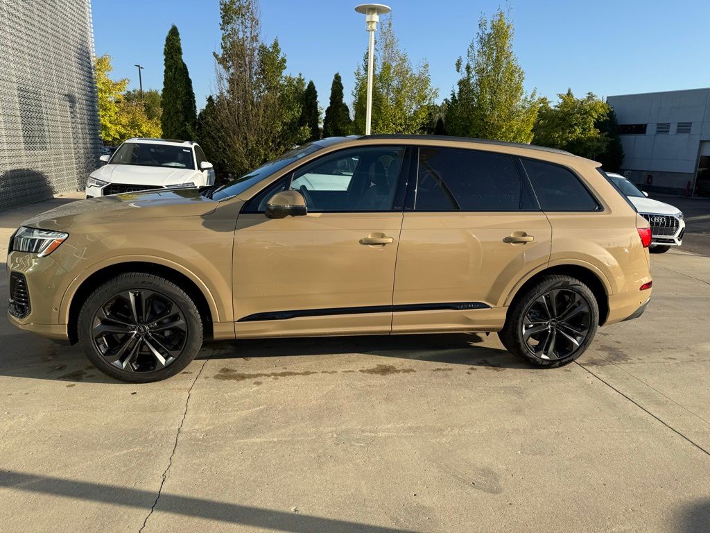 2025 Audi Q7 55 Premium Plus photo 4