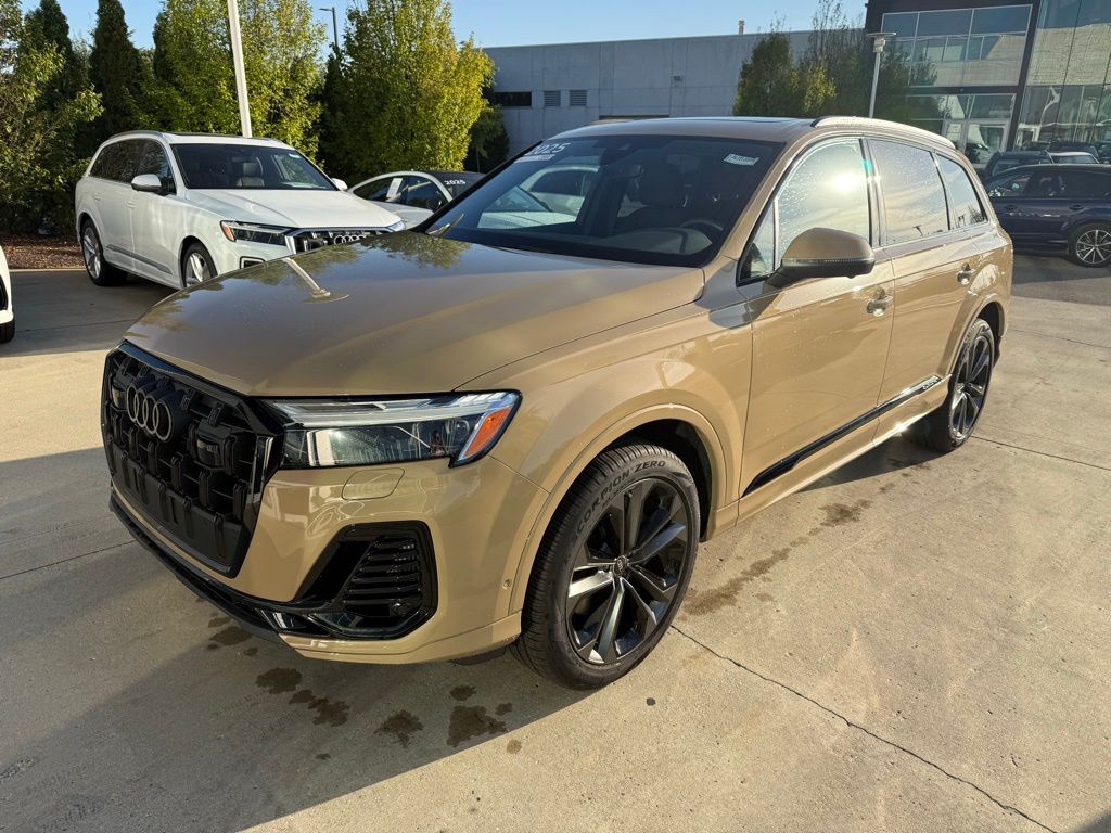 2025 Audi Q7 55 Premium Plus photo 3