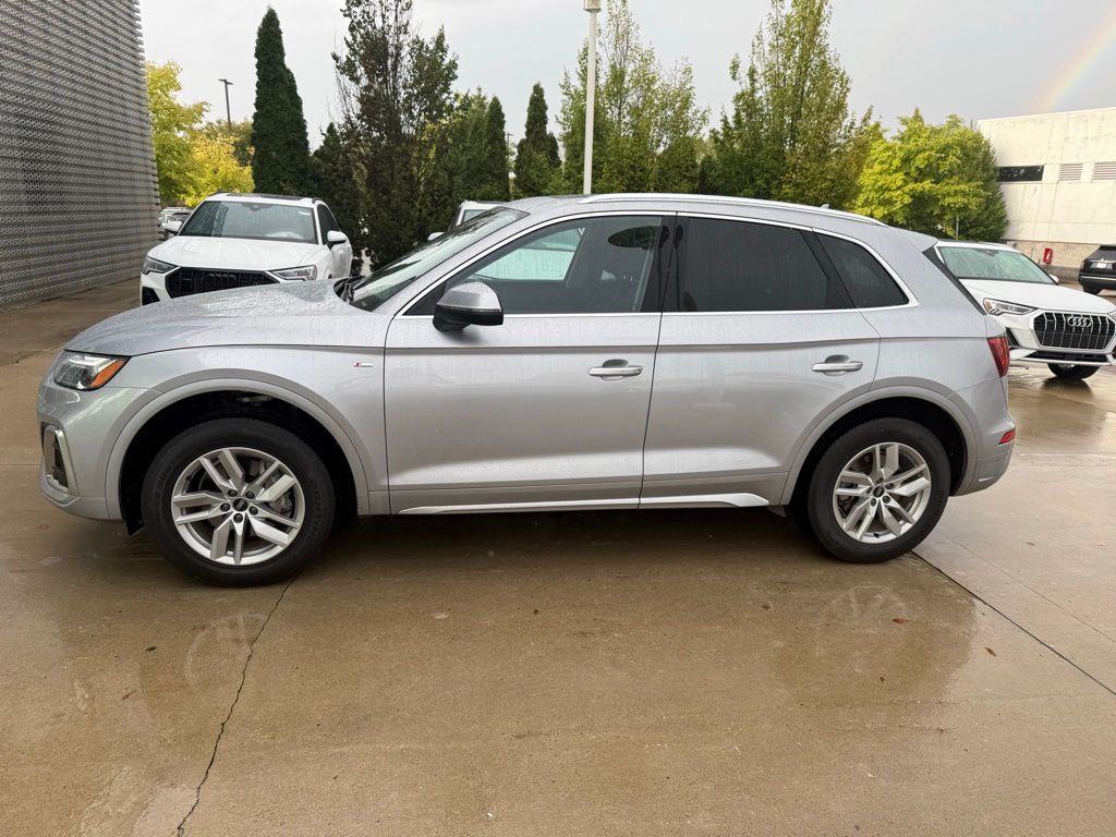2023 Audi Q5 45 S line Premium photo 2
