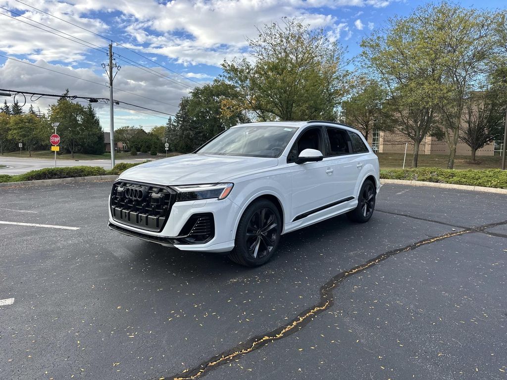 2025 Audi Q7 55 Premium Plus photo 2