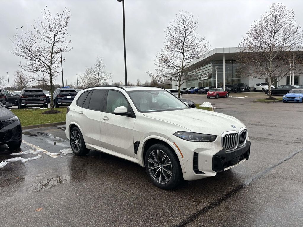 2026 BMW X5 50e's photo