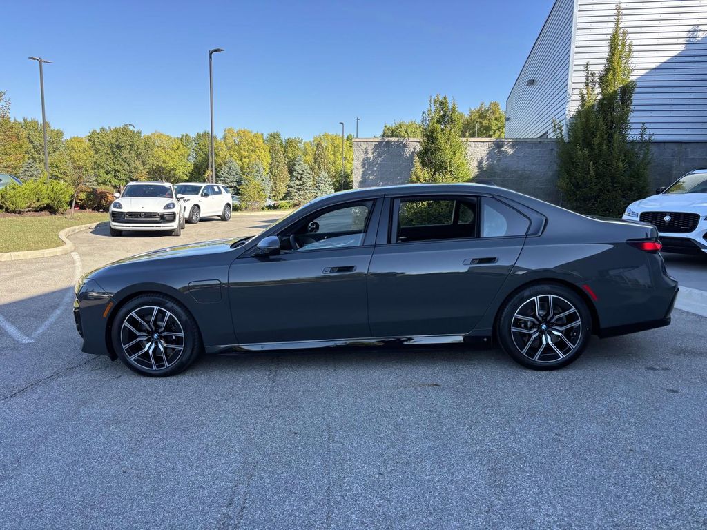 2026 Bmw 750e photo 4