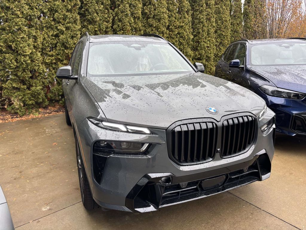 2026 BMW X7 40i's photo