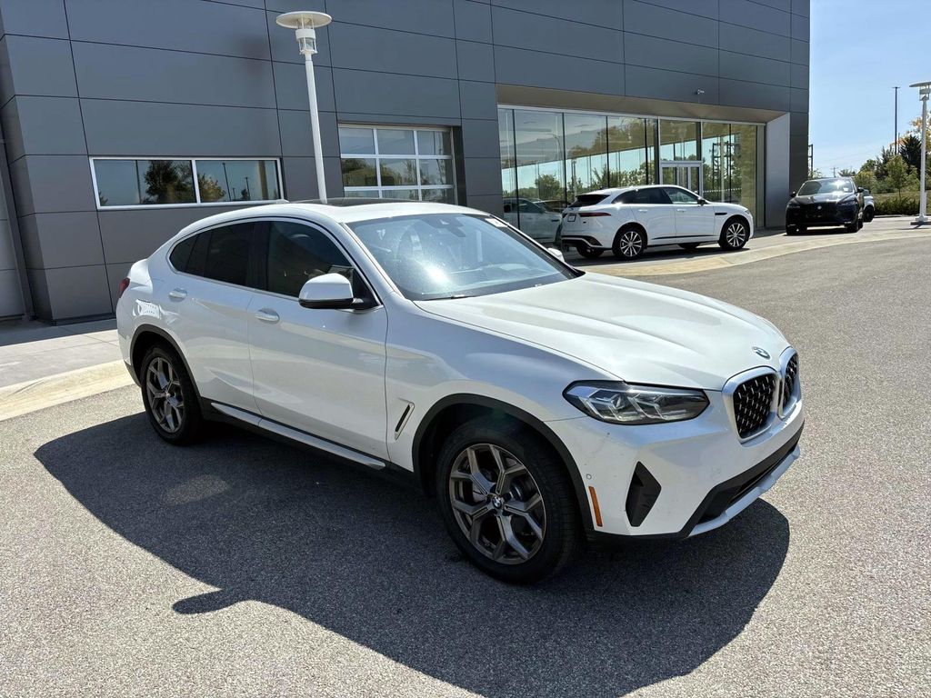 2025 BMW X4 xDrive30i