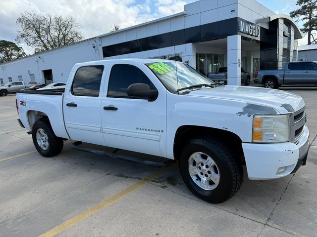 2009 Chevrolet Silverado 1500 LT photo 3