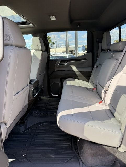 2026 GMC Sierra 1500 SLT - Photo 18