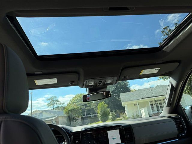 2026 GMC Sierra 1500 SLT - Photo 9