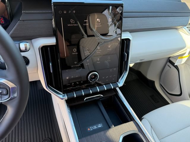 2026 GMC Acadia Denali - Photo 12