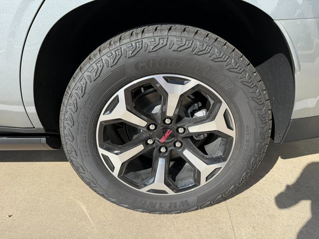 2026 Gmc Yukon AT4 photo 3