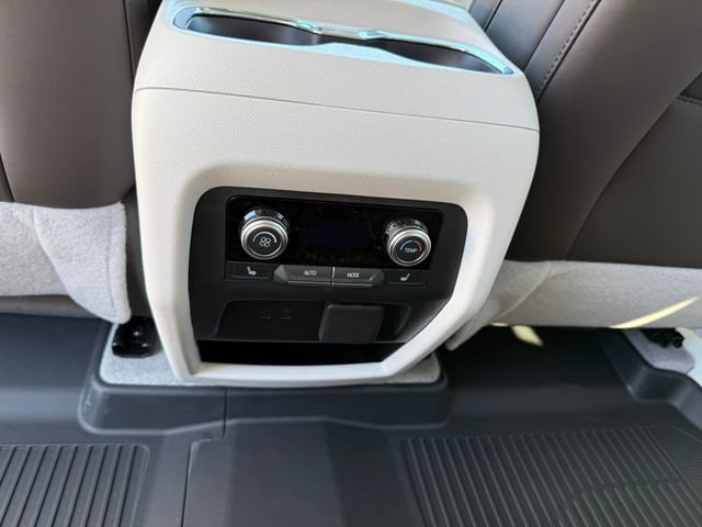 2026 GMC Acadia Denali - Photo 18