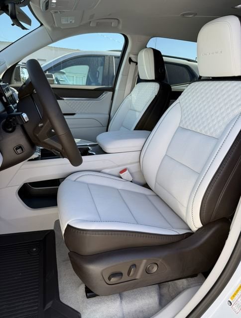 2026 GMC Acadia Denali - Photo 8