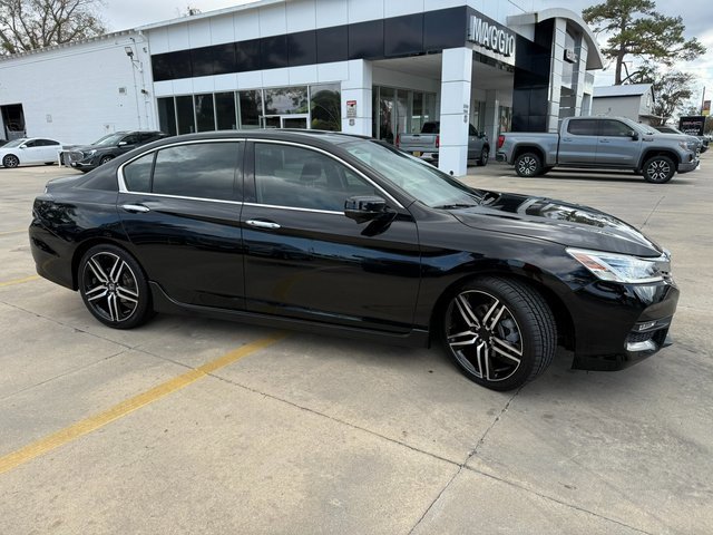 2017 Honda Accord Touring photo 3