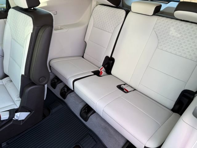 2026 GMC Acadia Denali - Photo 17