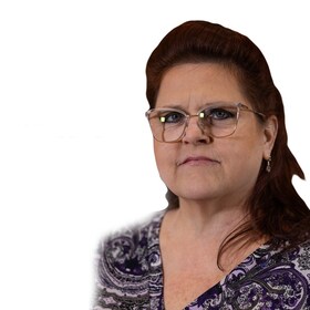 Staff member Tina Pucci from ID_08ce3015013a