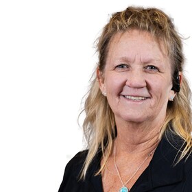 Staff member Linda Monselle from ID_a7d040200298