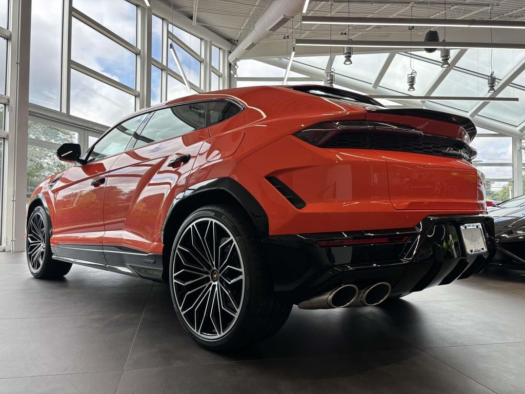 New 2025 Lamborghini Urus SE Sport Utility