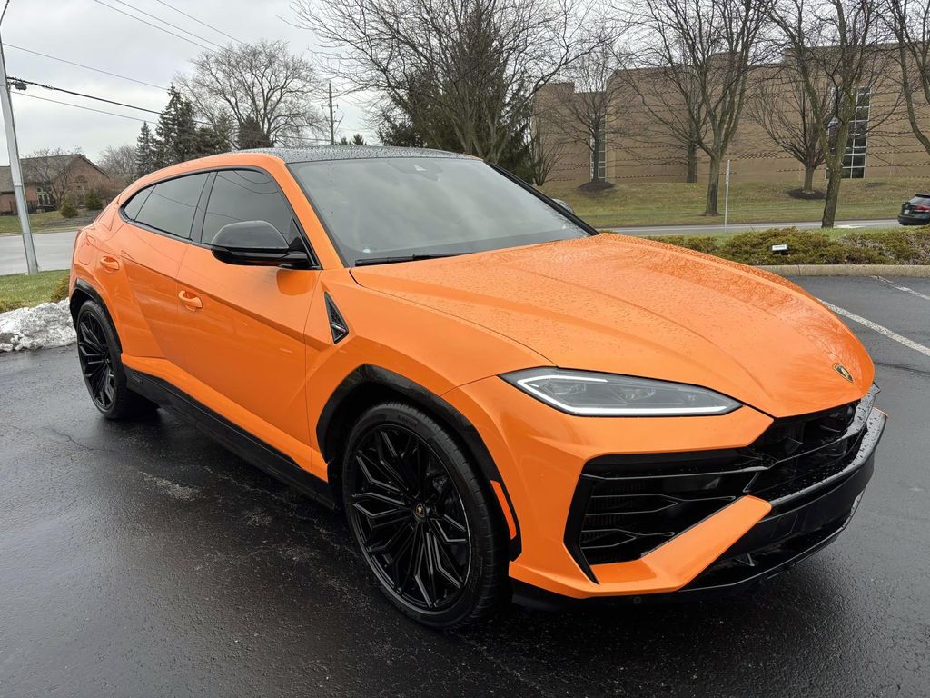 2025 Lamborghini Urus SE's photo
