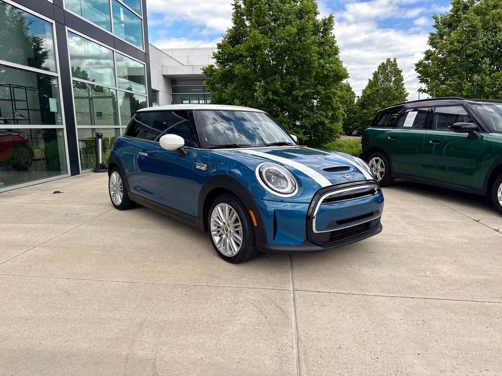 2024 MINI Hardtop 2 Door SE's photo
