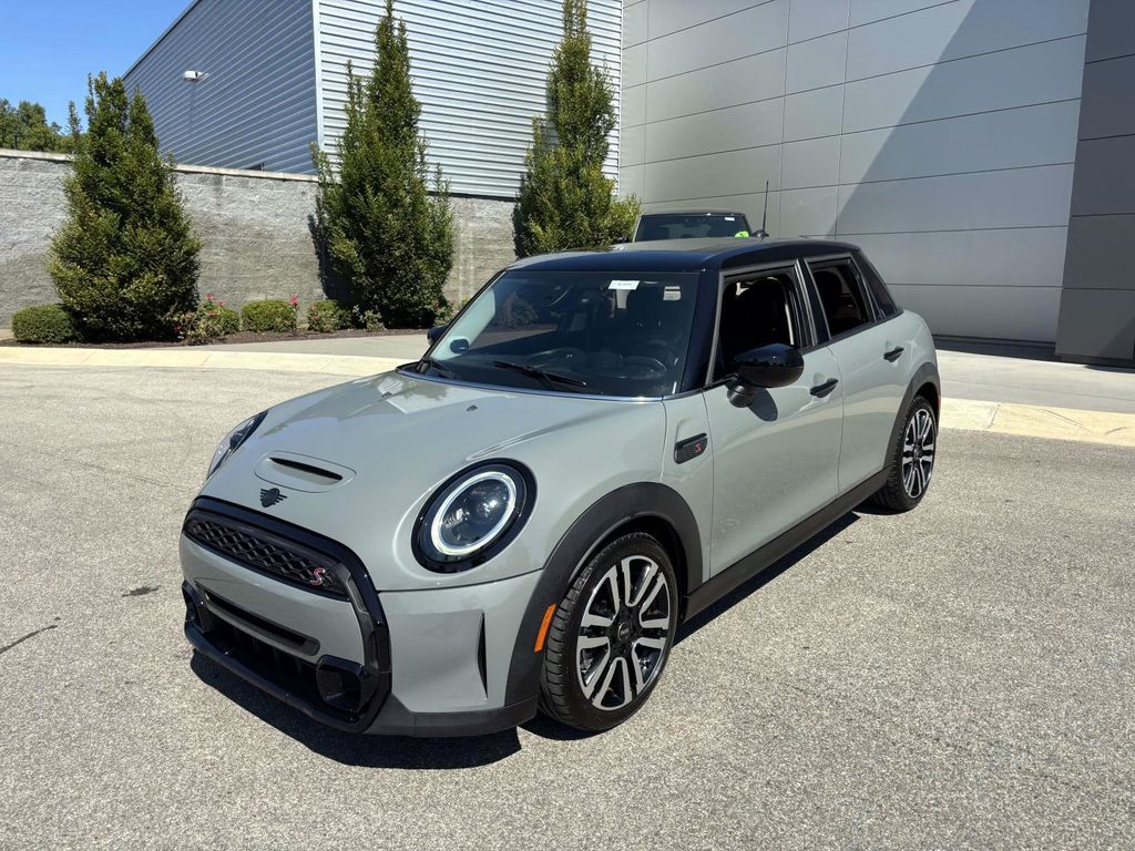 2023 Mini Cooper S Iconic photo 3