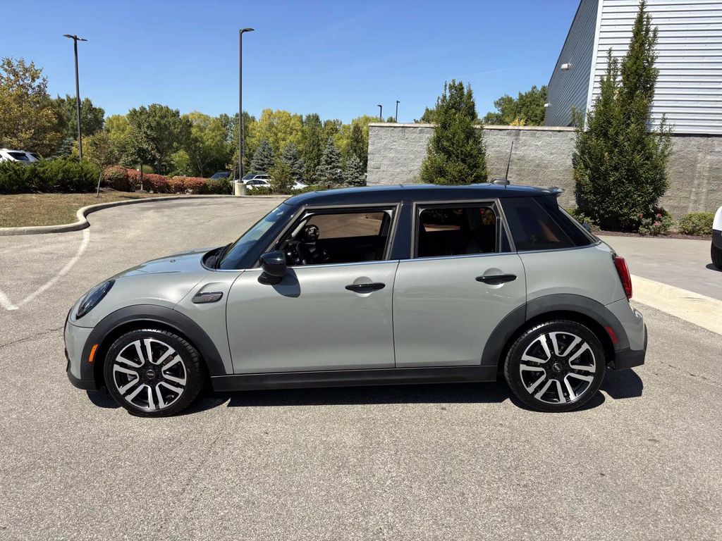 2023 Mini Cooper S Iconic photo 4