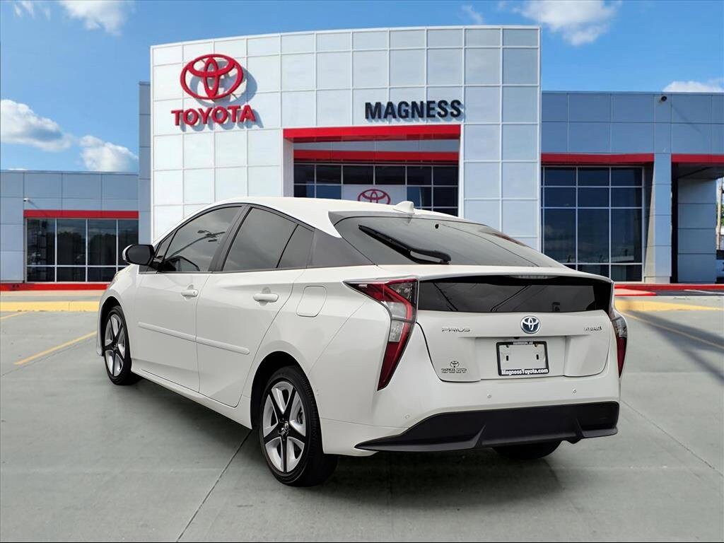 2018 Toyota Prius Four Touring photo 4
