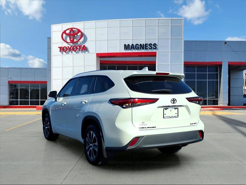 Used 2021 Toyota Highlander XLE SUV