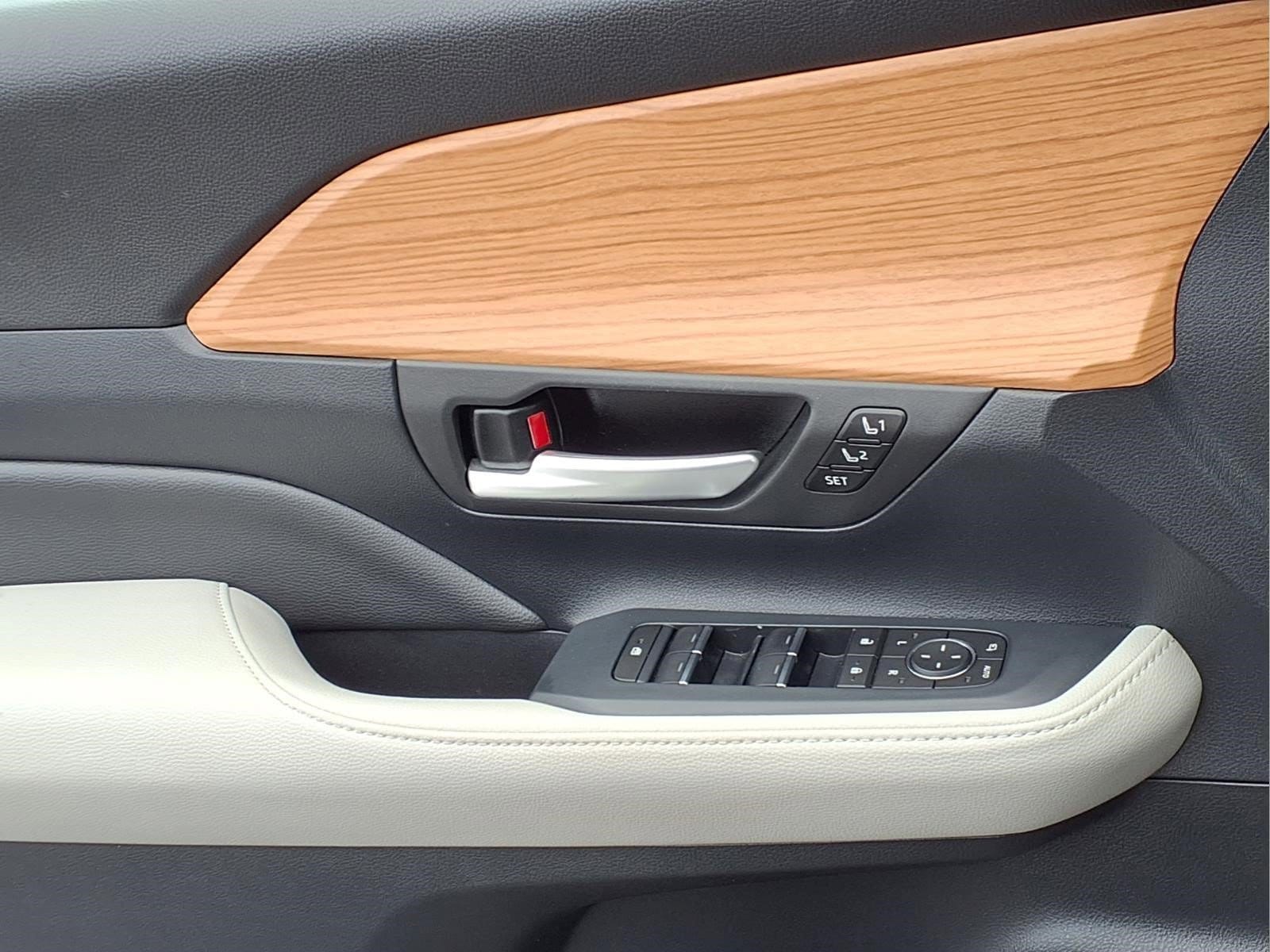 2024 Toyota Grand Highlander Limited - Photo 19