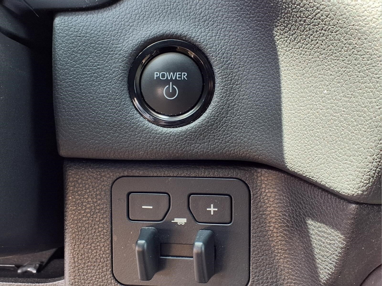 2025 Toyota Tundra Limited - Photo 14
