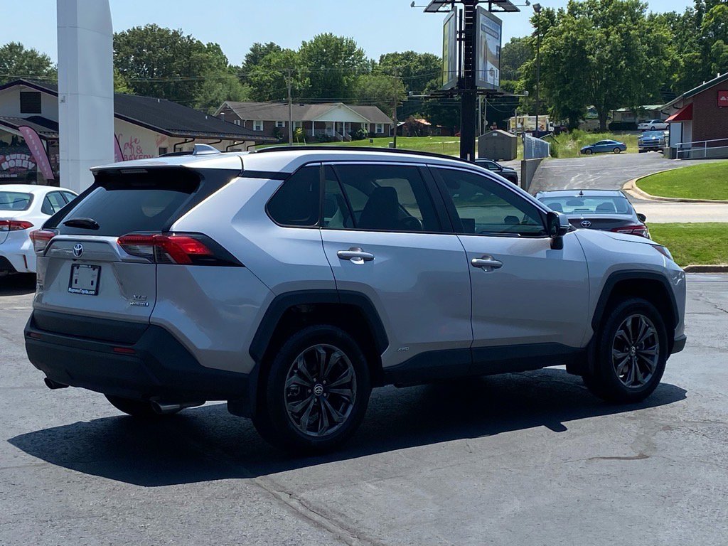2022 Toyota RAV4 Hybrid XLE Premium photo 4