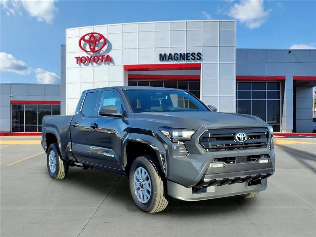 2025 Toyota Tacoma SR5's photo
