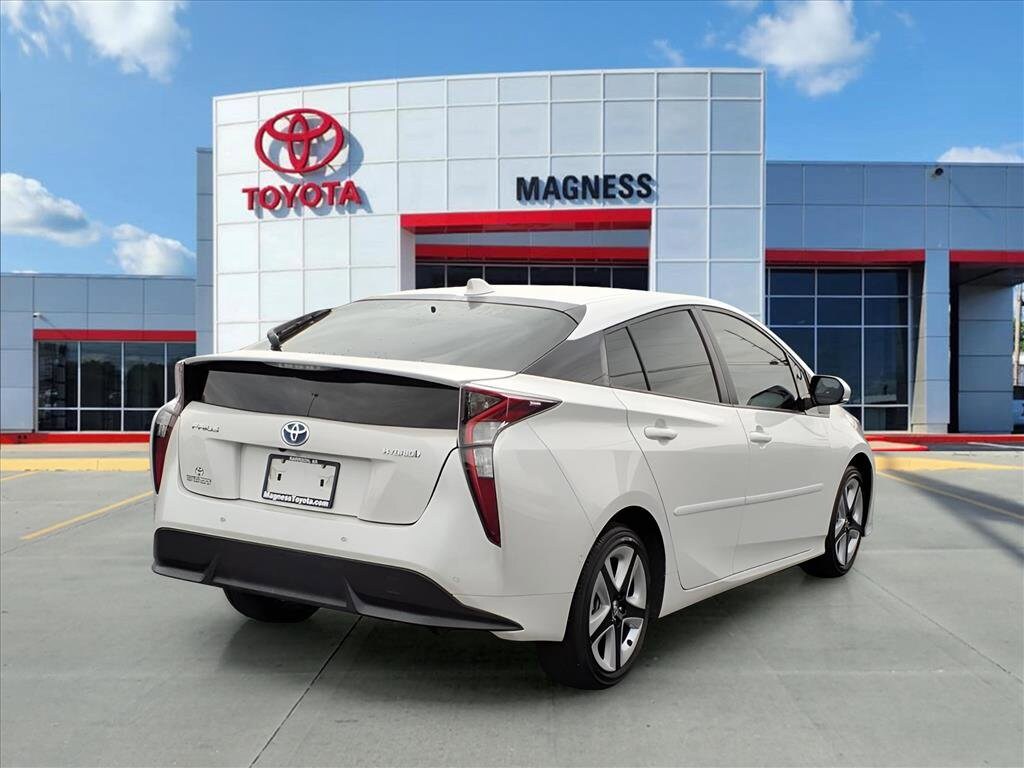 2018 Toyota Prius Four Touring photo 3