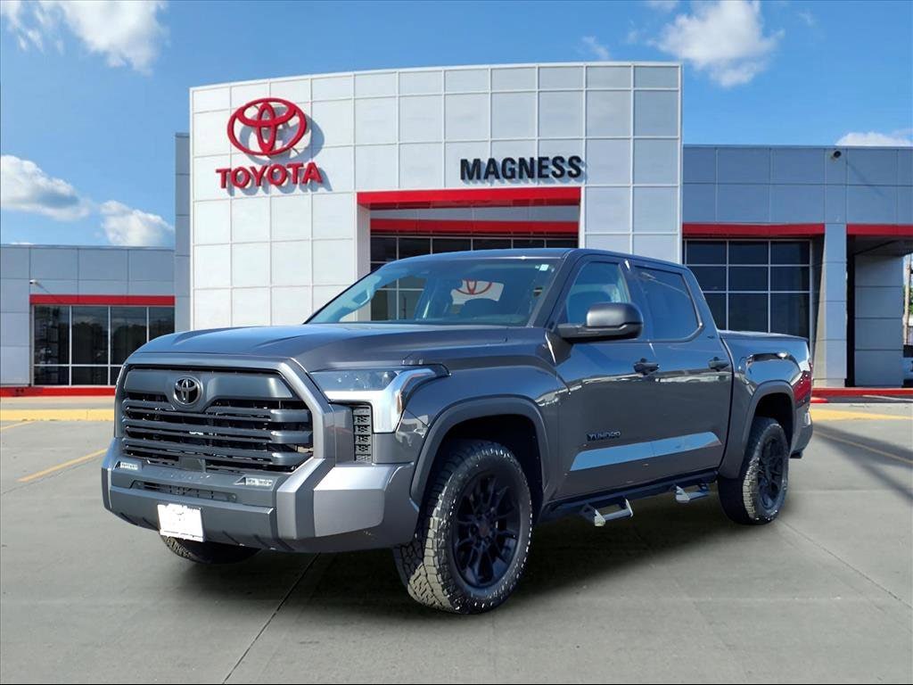 2022 Toyota Tundra SR5's photo