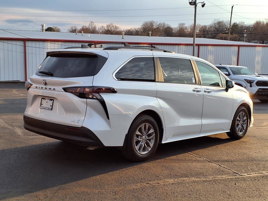 Used 2024 Toyota Sienna XLE with VIN 5TDJRKEC6RS189644 for sale in Harrison, AR