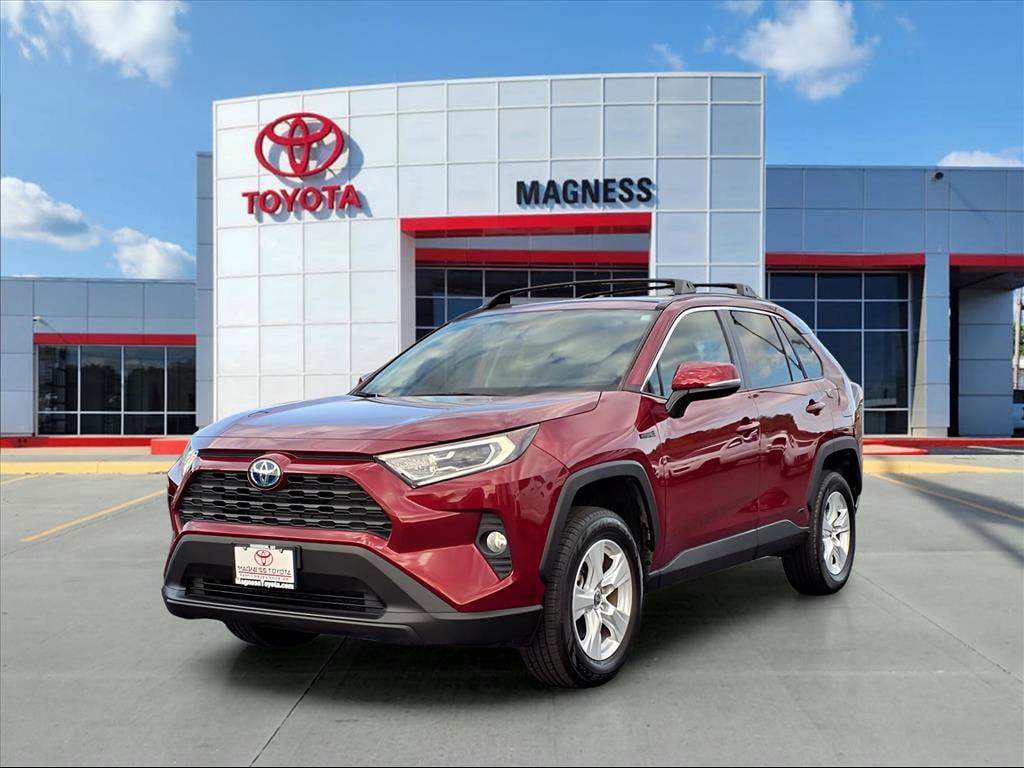 2021 Toyota RAV4 XLE's photo