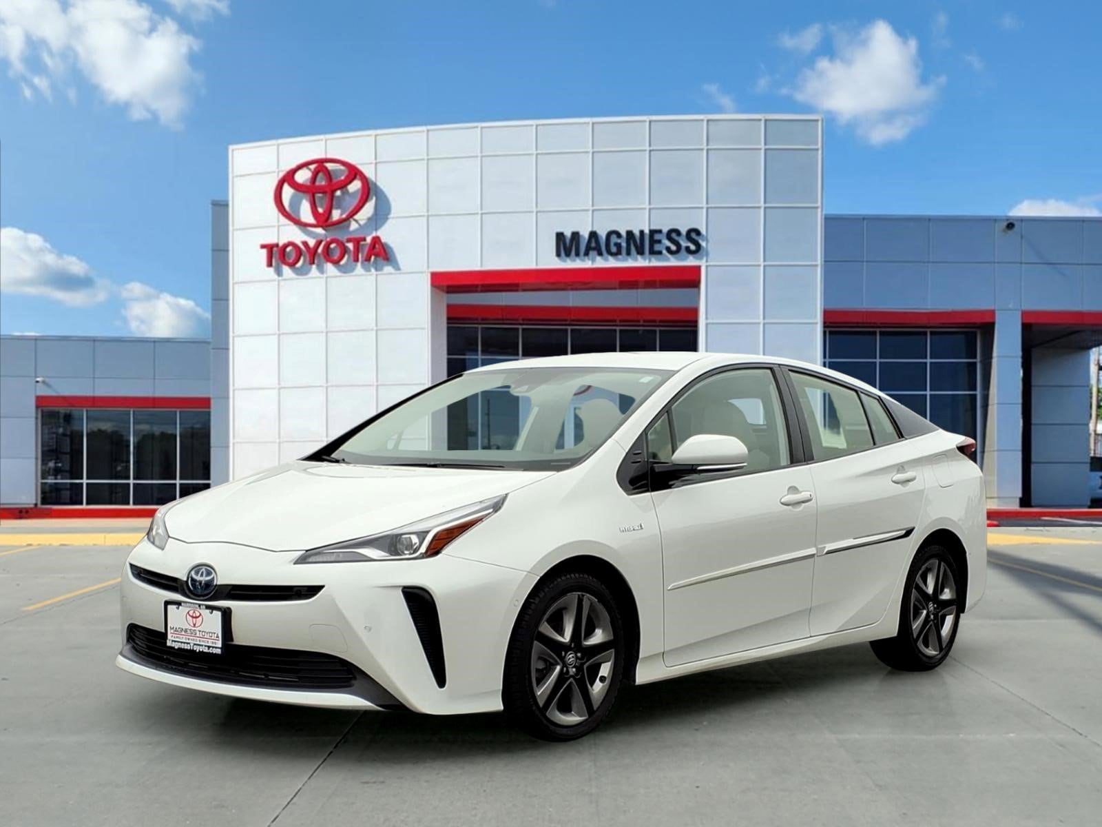 2019 Toyota Prius XLE FWD's photo