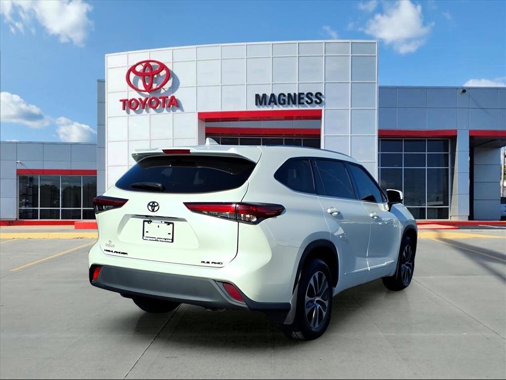 Used 2021 Toyota Highlander XLE SUV