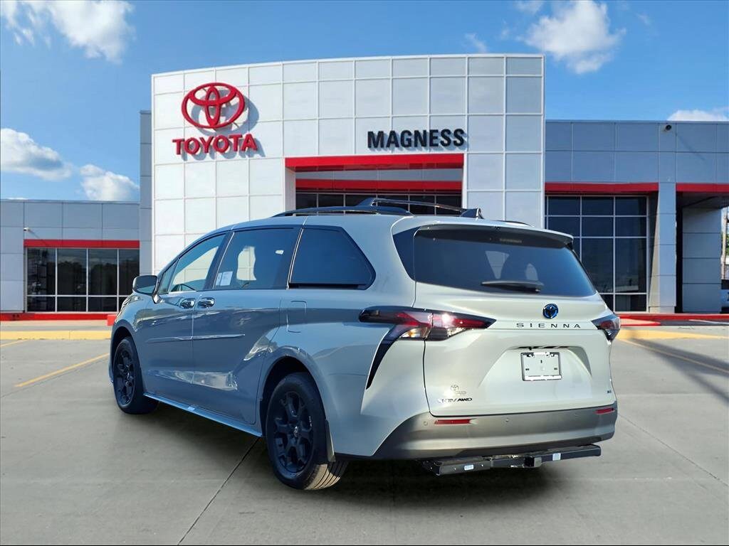 2025 Toyota Sienna Woodland Edition photo 4