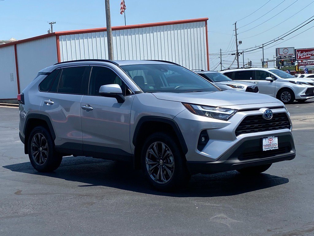 2022 Toyota RAV4 Hybrid XLE Premium photo 3