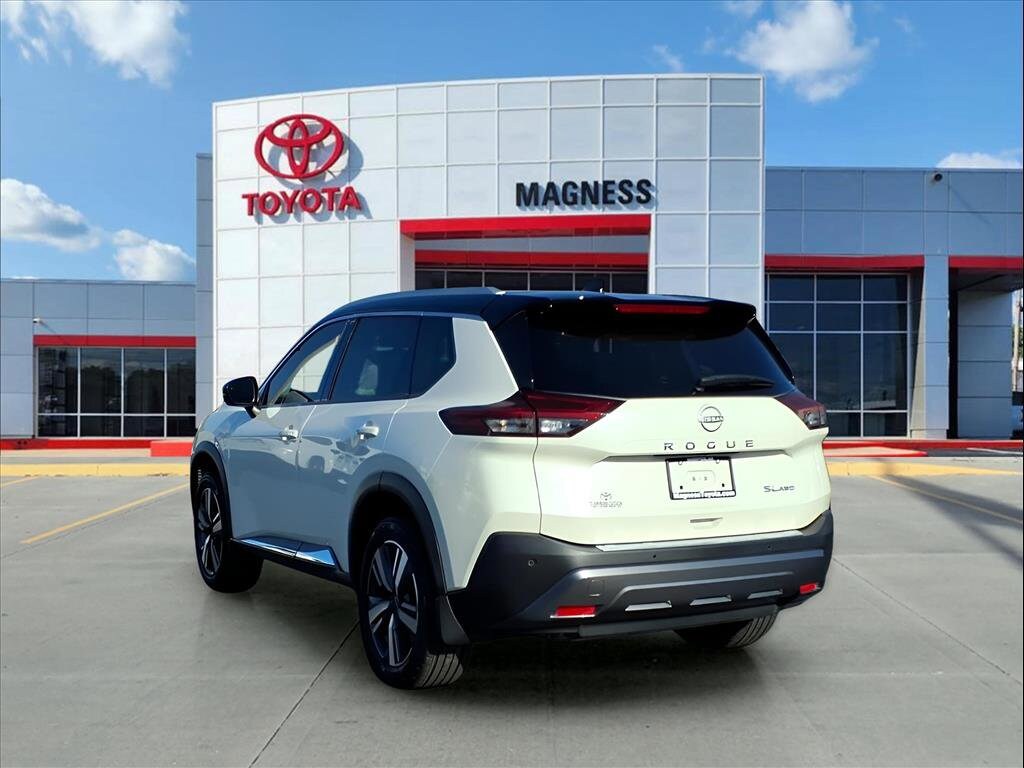 2023 Nissan Rogue SL photo 2