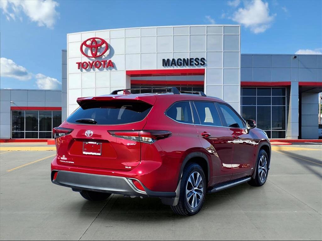 2025 Toyota Highlander Hybrid XLE photo 3