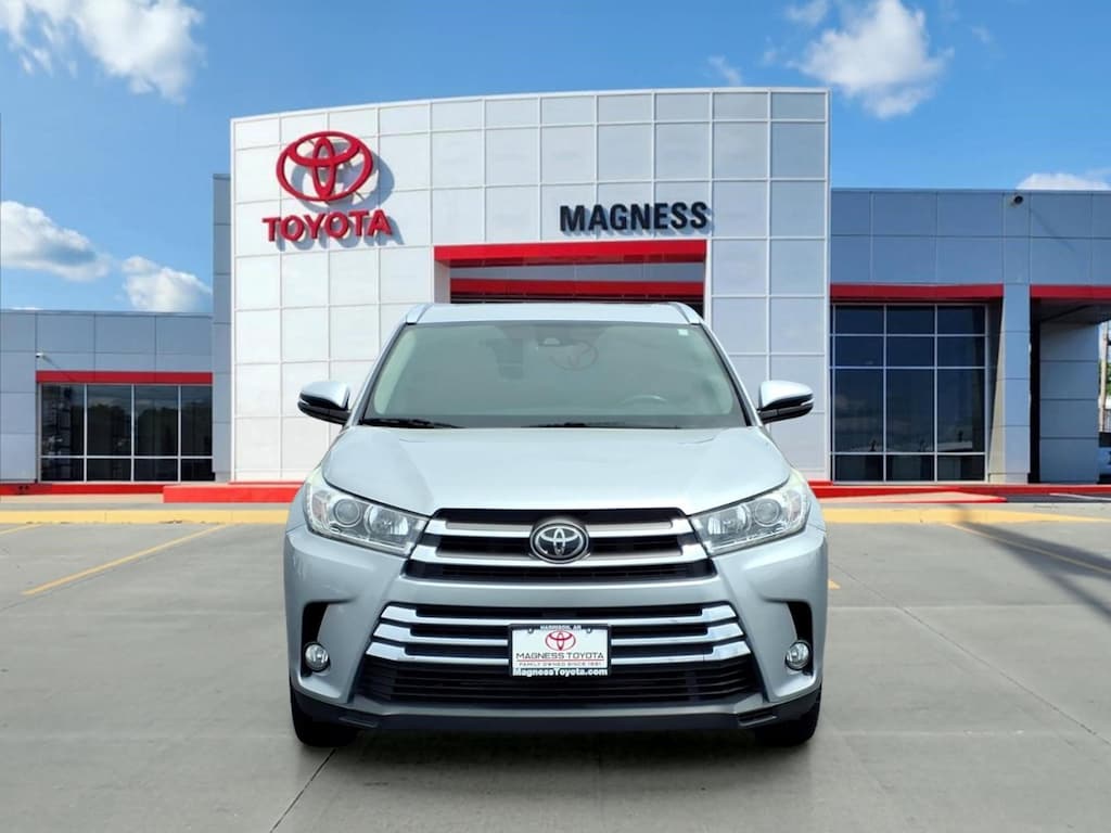 Used 2017 Toyota Highlander Limited V6 SUV