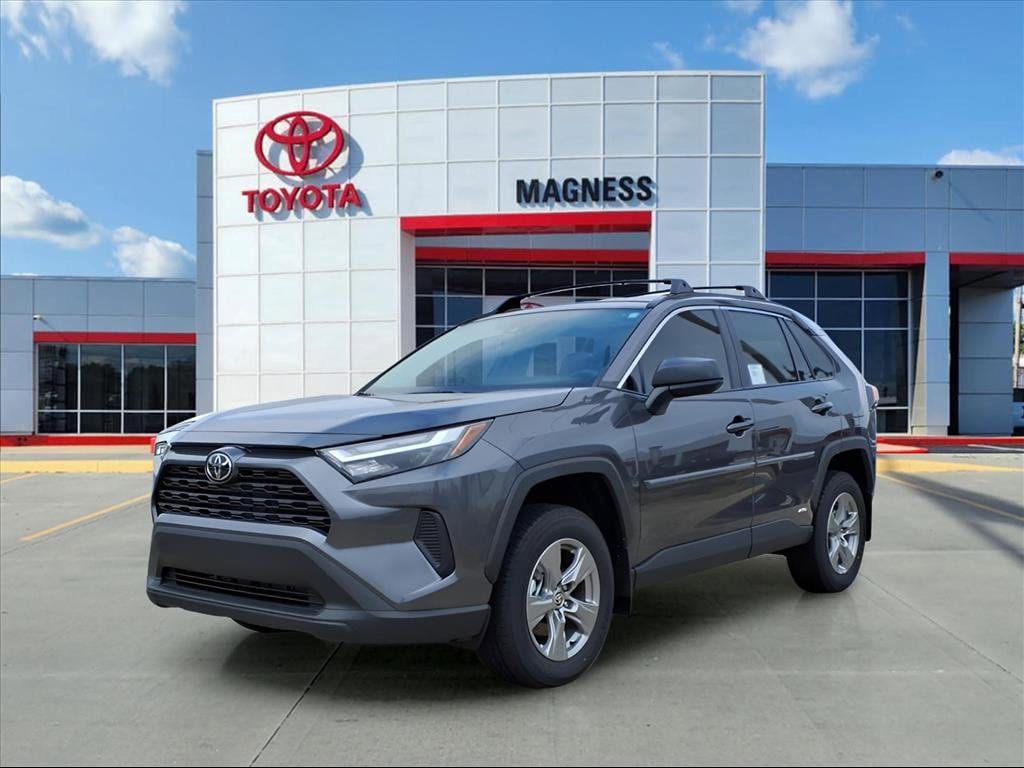 2025 Toyota RAV4 LE's photo