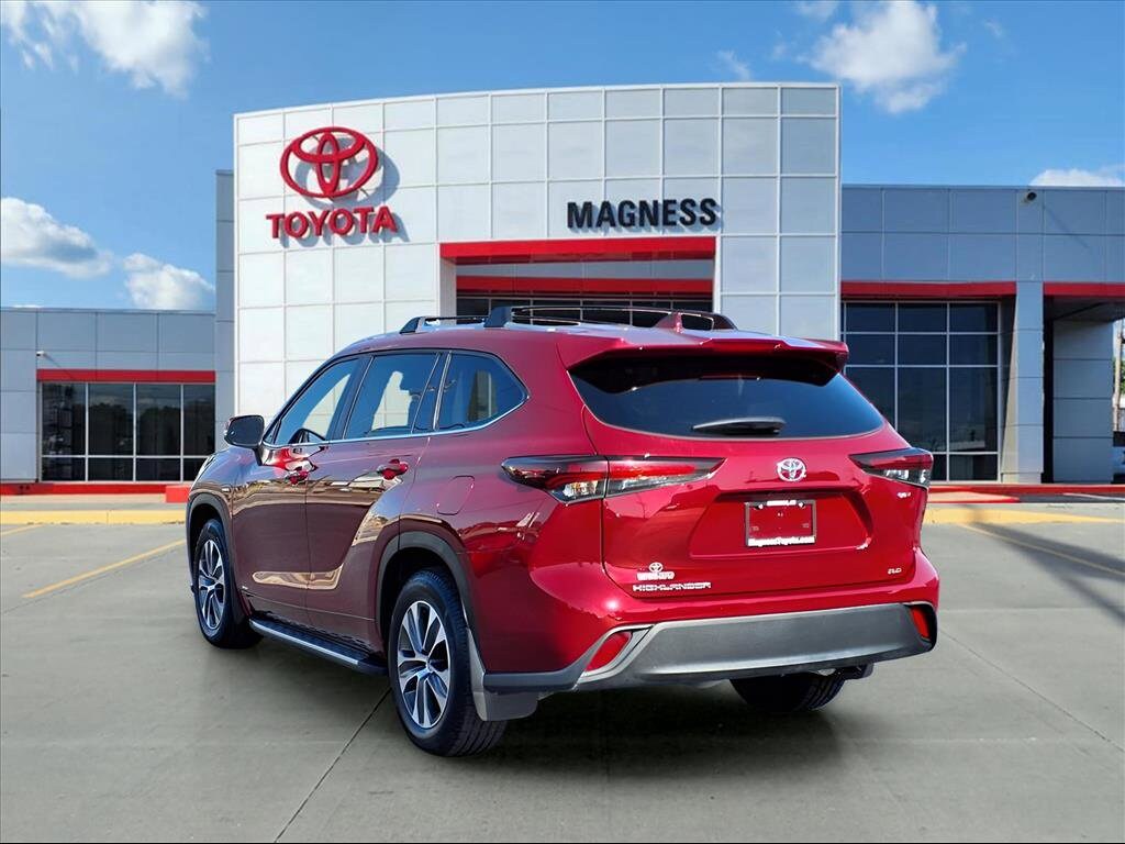 2025 Toyota Highlander Hybrid XLE photo 2