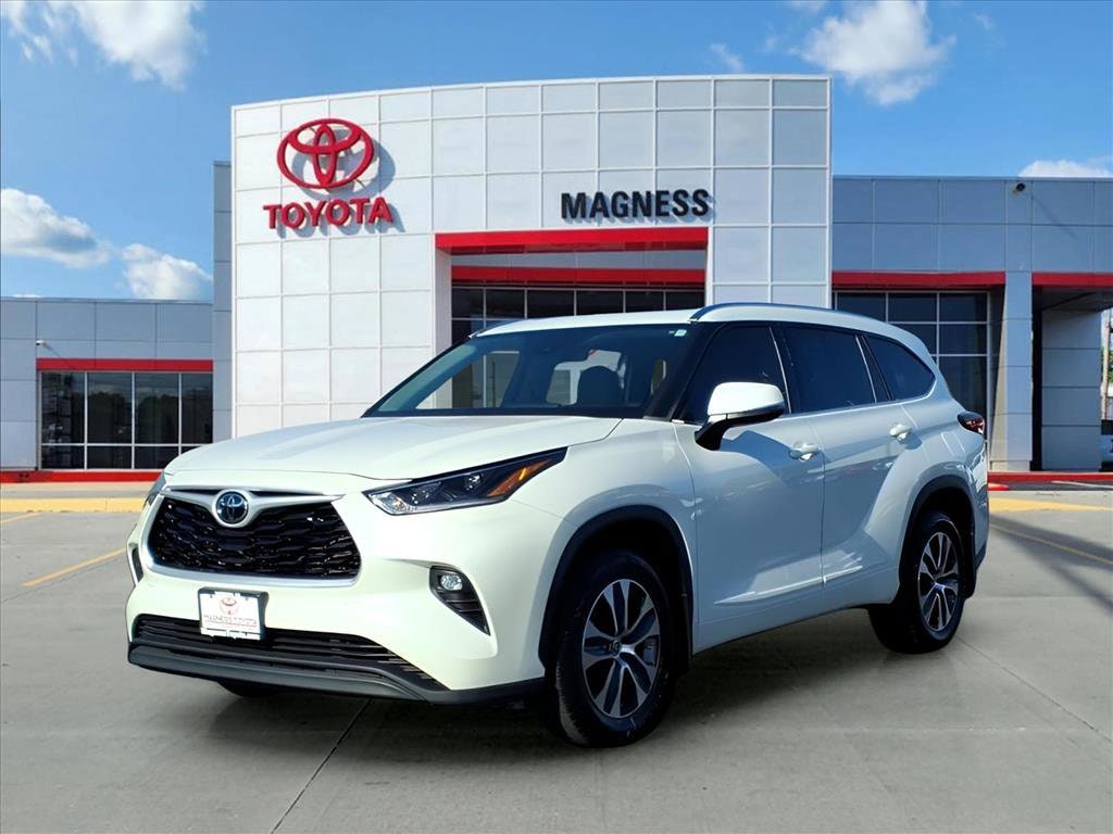 2021 Toyota Highlander XLE's photo