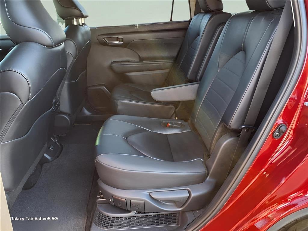 2025 Toyota Highlander XLE - Photo 14